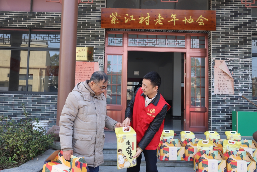 暖春意，敬老情-欧冠买球欧冠买球首页_买球（中国）多年坚持慰问孤寡老人
